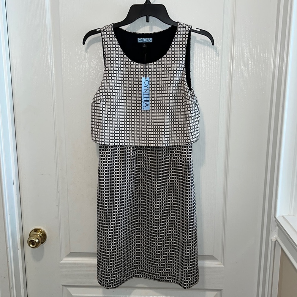 NWT Beautiful Cynthia Rowley IVORY and BLACK floral paisley dress. Size 4.
